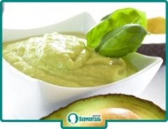 Маленькая фотография блюда по рецепту «Йогуртовая салатная заправка с авокадо и кинзой»